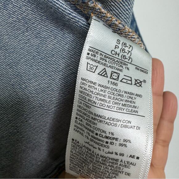 Old Navy Blue Denim Jacket Button Up Long Sleeves Side Pockets Cotton 6-7 Small - Picture 7 of 8